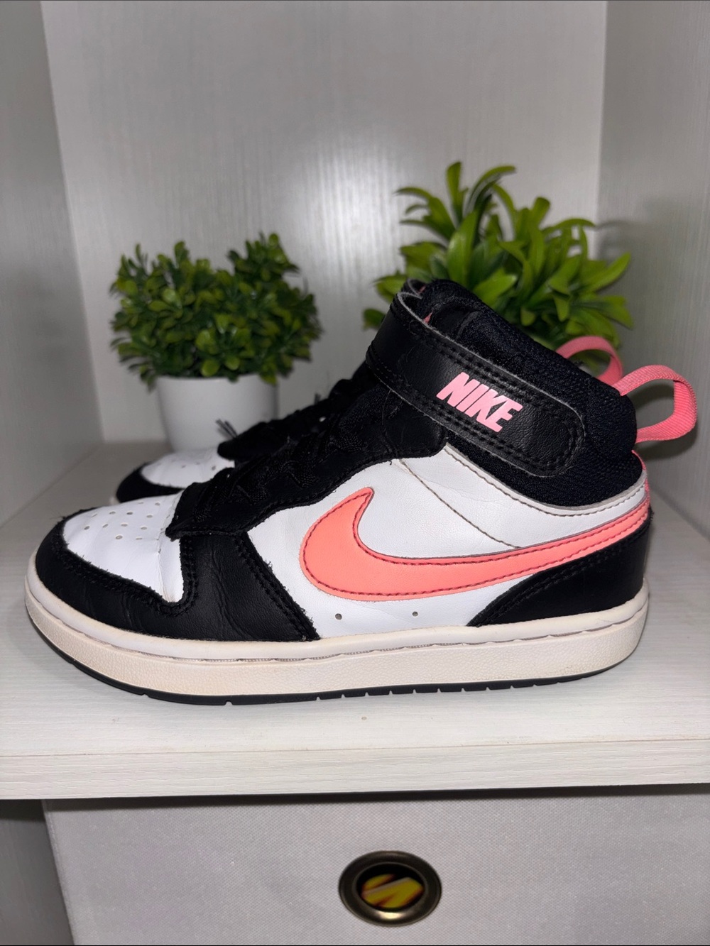 Girls Nikes - Picture 4 of 11